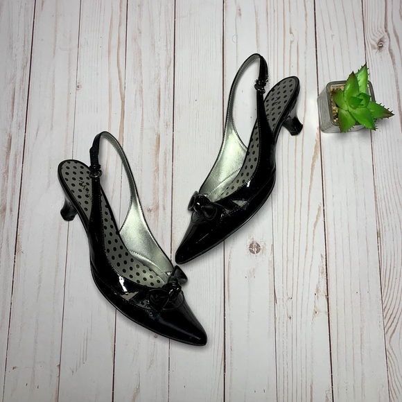 Anne Klein Black Patent Leather w Decorative Bow. - Picture 1 of 6